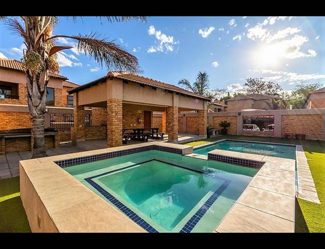 2 BEDROOM APARTMENT FOR SALE IN RAVENSWOOD